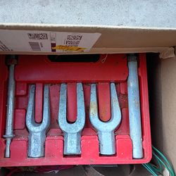 Ball joint separation tool