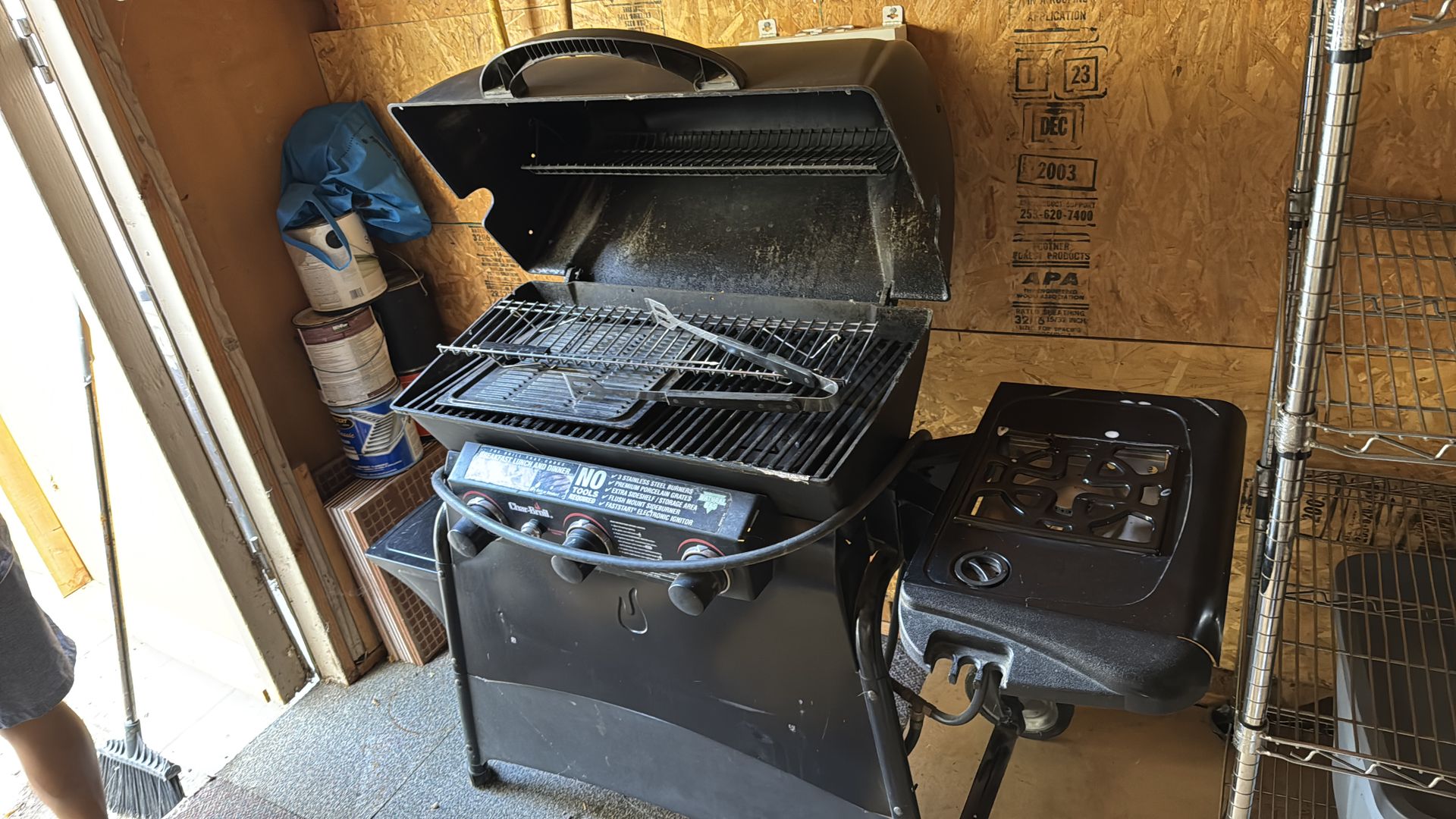 Natural gas grill