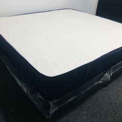 King Size Mattress Foam Encased 12”Thick With Split Box Brand New We Finance We Deliver all Cities