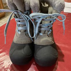 Girls Snow Boots Size 2  $5
