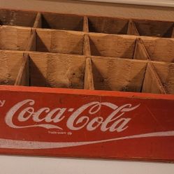 VNTG Red Wooden Coca-Cola Coke Soda Crate 32 Oz Bottle Dividers Holds 