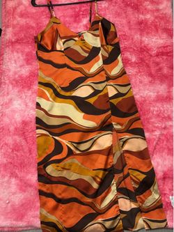 Knee length dress with slit size L