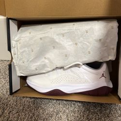 AIR JORDAN 11 CMFT LOW CASUAL SHOES White/Cherrywood Red DN4180-103 Size 8