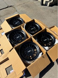 Brand new 17” KMC KM447 Impact Forged For 6x135 Ford F150 Raptor and Expedition 17x8.5