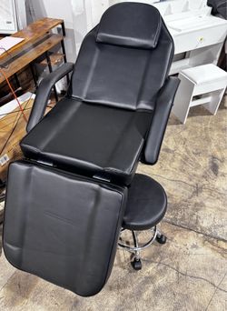 Tattoo Chair for Client