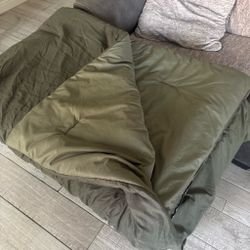 Twin size comforter
