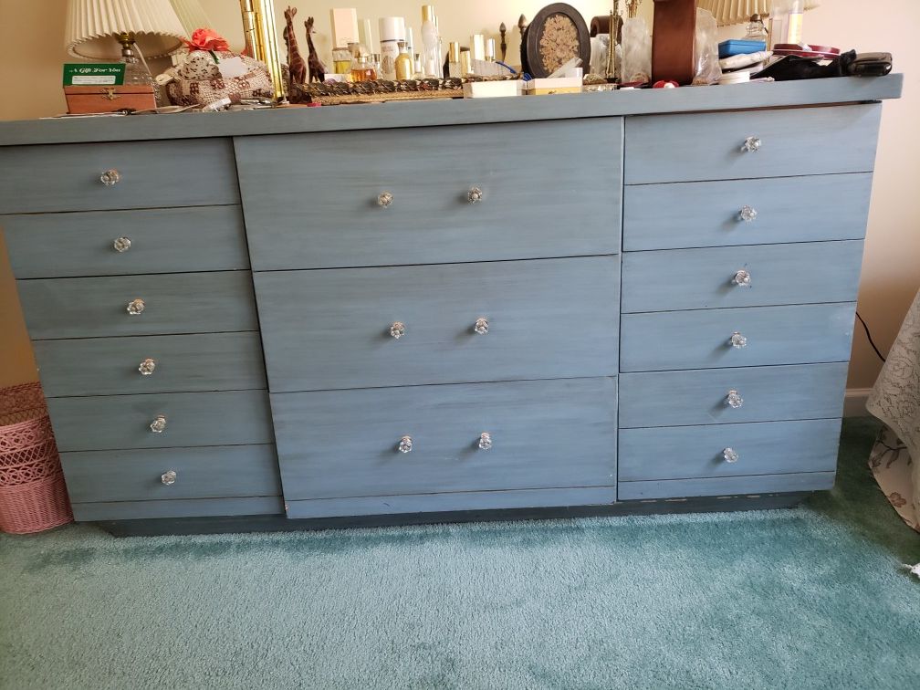 9 Drawer Dresser