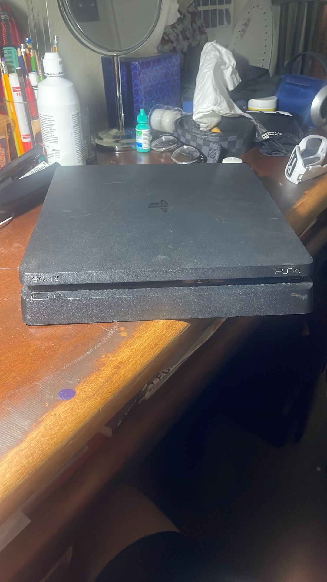 PS4 CONSOLE WITH CONTROLLER