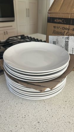 24 10.5“ white plates new in box
