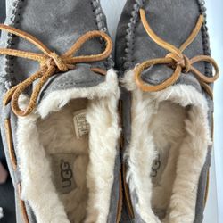 UGG Dakota Slippers - US Women’s 5 