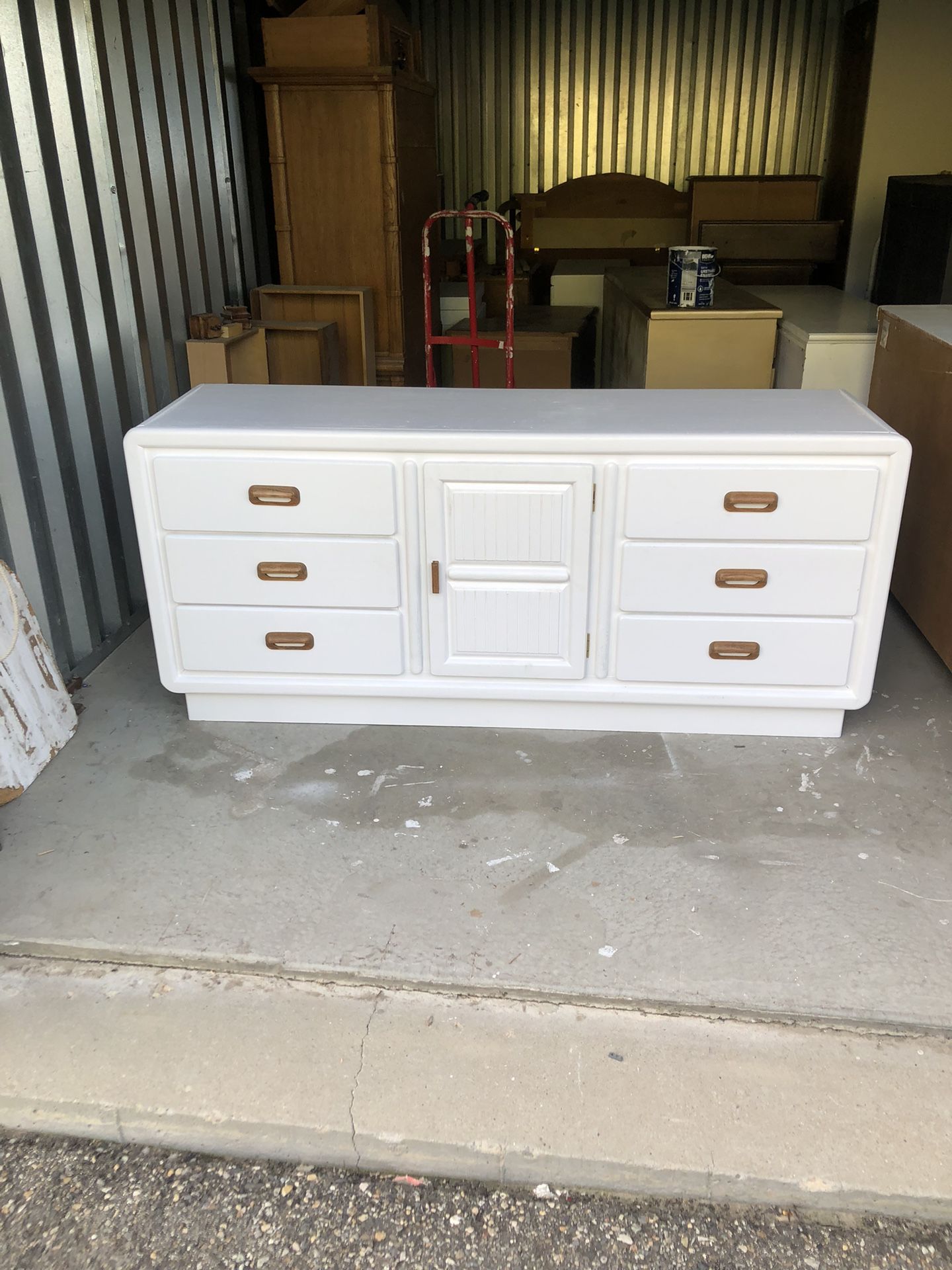 White 9 Drawer Dresser