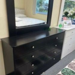 Eight Drawers Dresser With Mirror