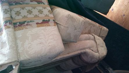 32x52 love seat
