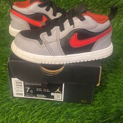 Jordan’s Low Kids Size 7c With Box 