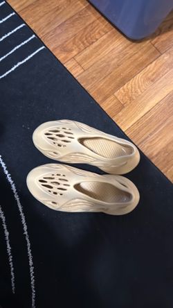 yeezy foam runners