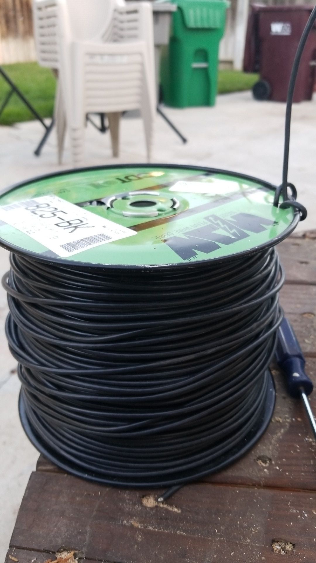 25 awg solid 825-bk wire