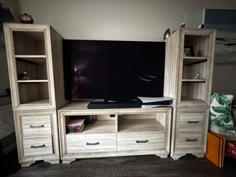 Entertainment center