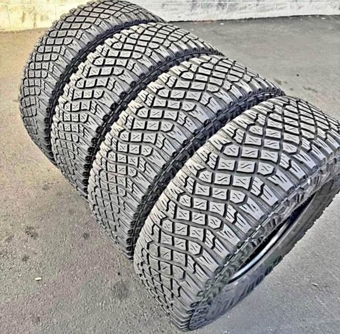 315 70 17 Goodyear Tires Con 80% De Vida Las 4