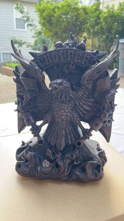 statue