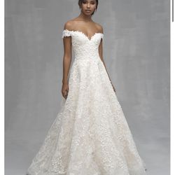 WEDDING GOWN 