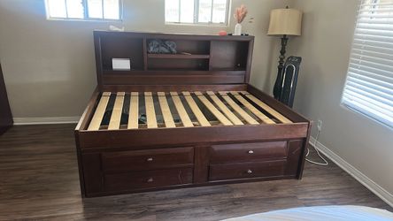 Full size bed