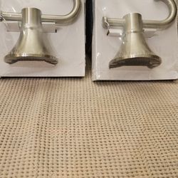 GLACIER BAY SADIRA ROBE HOOK IN BRUSHED NICKEL 