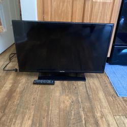 32 Inch Samsung LCD Tv Screen With Remote 