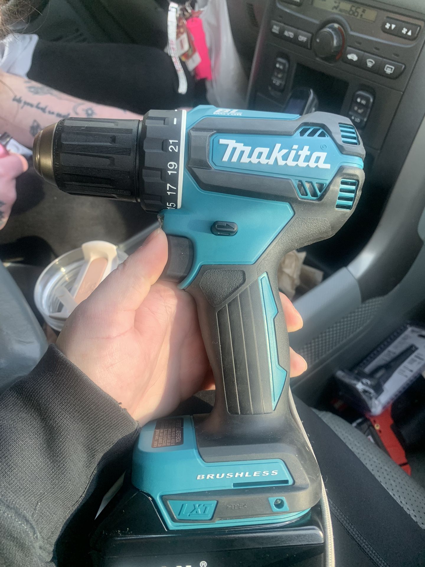Makita Drill with battery 