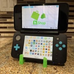 “New” Nintendo 2DS XL - 128 GB (black, w/hShop)