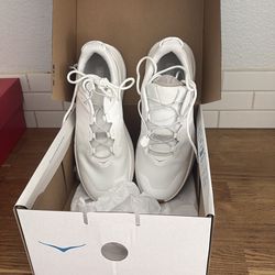 Hoka  W transport 9.5 women’s Hookah W transport 9.5 women’s