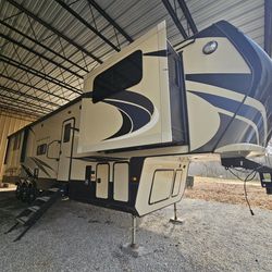 Montana High Country Fifth-Wheel