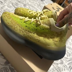Youth Yeezy 380’s Size 6.5
