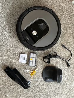 Roomba 960 Vacuum Robot + Accessories - With Charging Dock