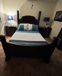 Queen reversible headboard  and reversible footboard and frame