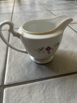 Vintage Floral Porcelain Creamer approx H5.1/4” W5”