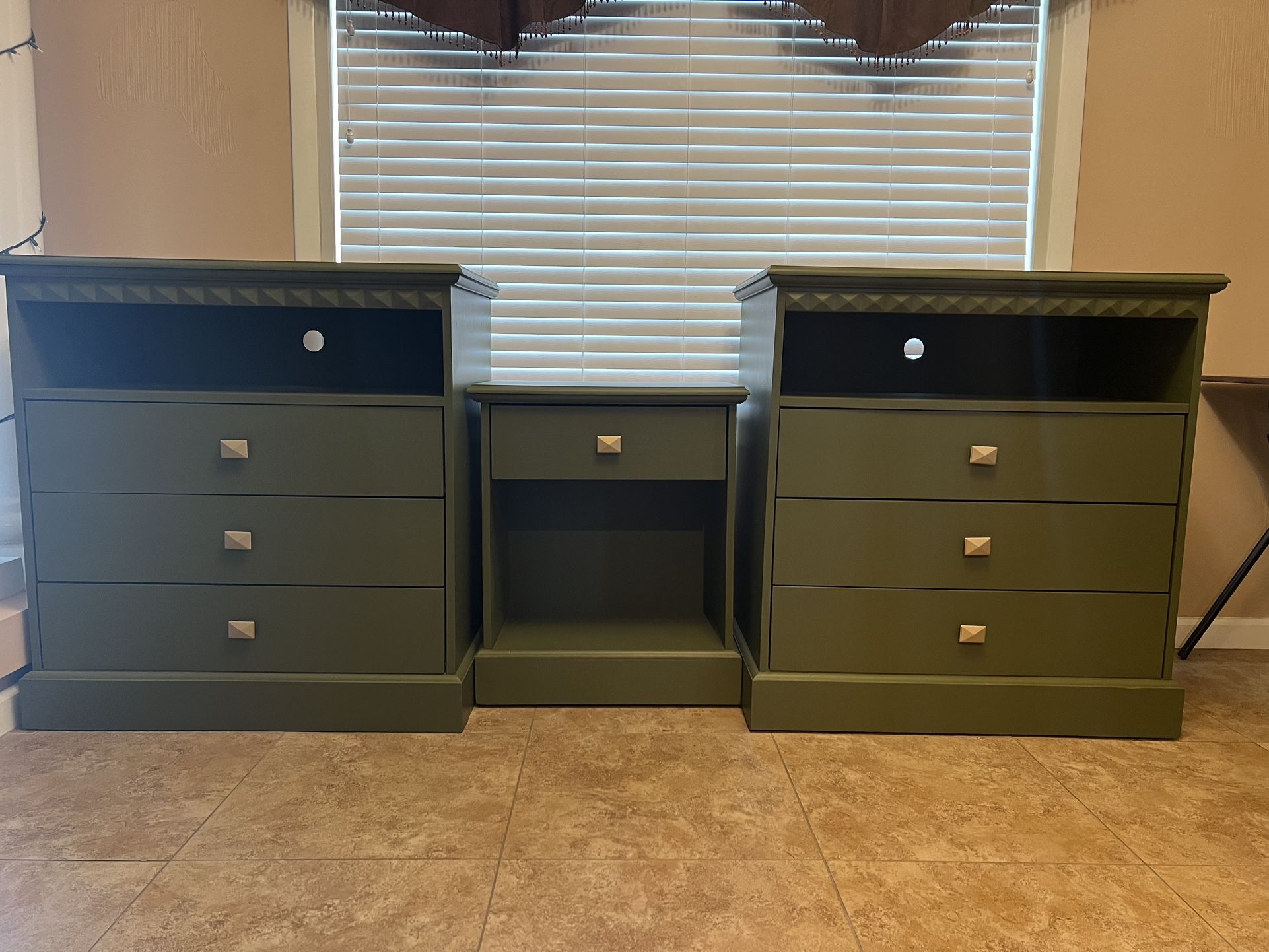 Beautiful Dresser Set