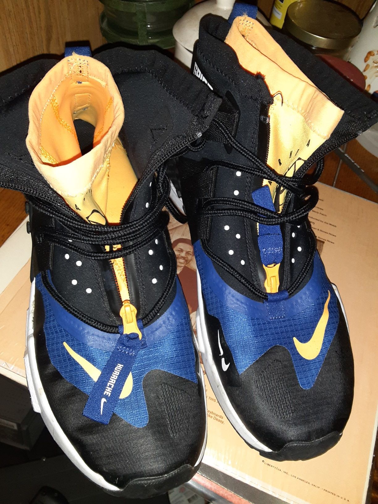 Nike gripp tennis shoes