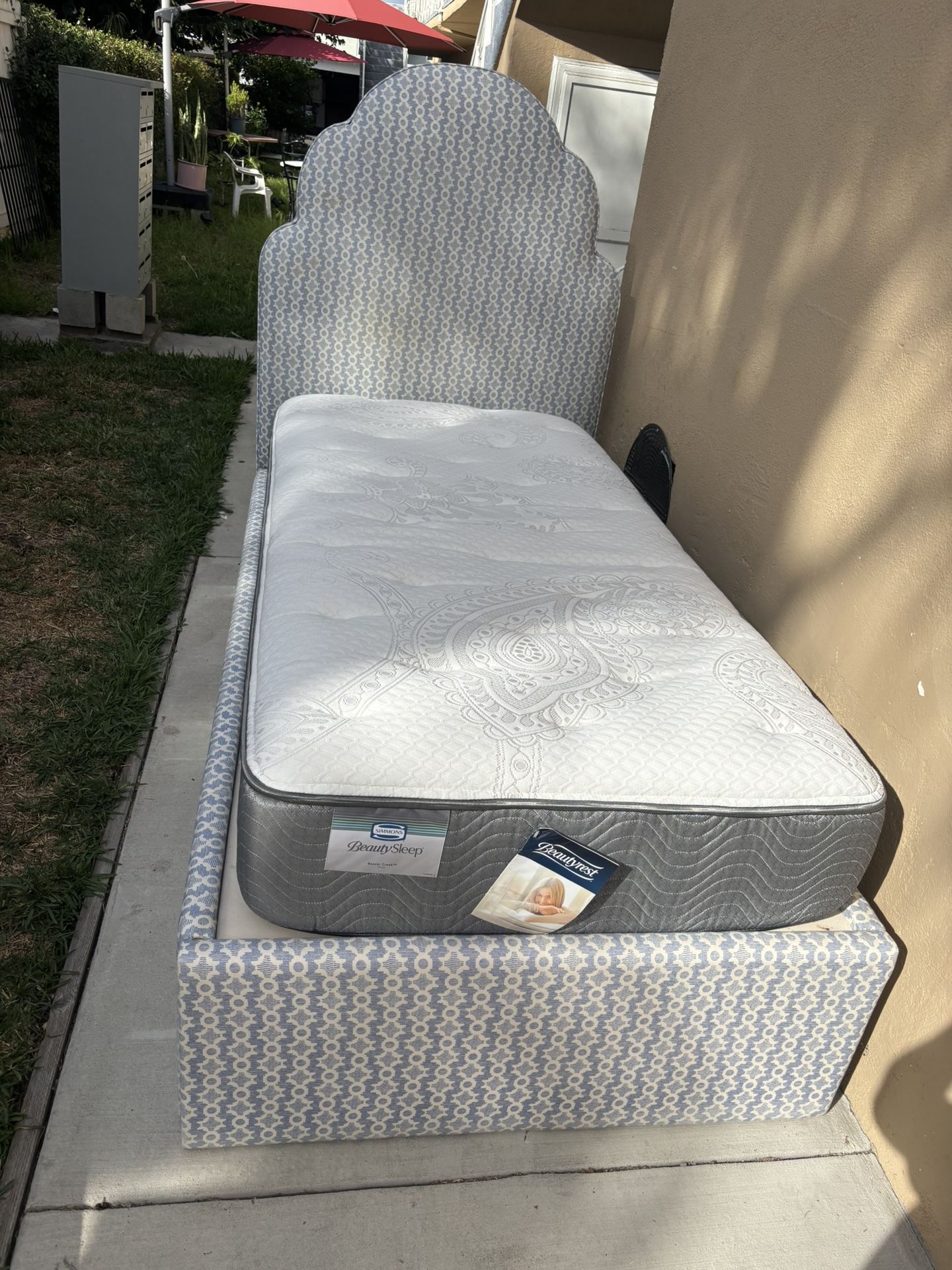 Twin Size Bed 