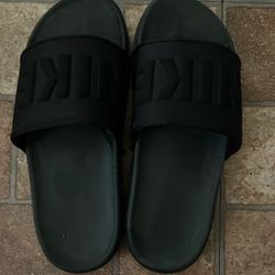 NIKE SLIPPERS WOMEN SIZE 7