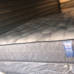 Brand New/good Quality Queen size mattress!!Can  delivery