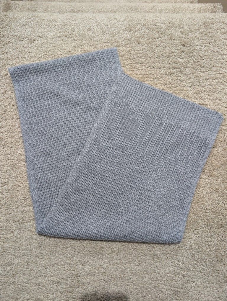 NWT Banana Republic Men's 100% Extra Fine Merino Wool Scarf - Gray