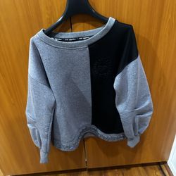 Karl Lagerfeld Women’s Sweater Medium