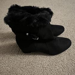 new women’s boots (size 5.5)