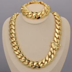18k Gold Plated Miami Cuban Link Chain With A Size 7.5 Gold Plated Chain 