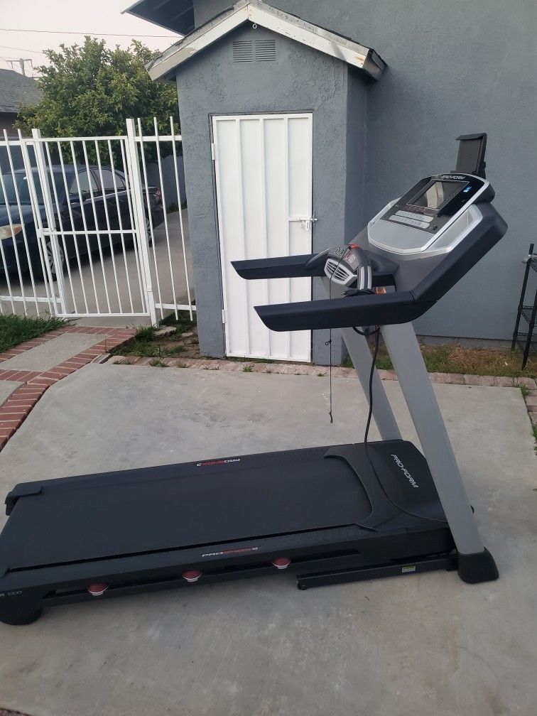 ProForm Premier 1300 Smart Treadmill (Delivery Available)