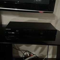 Samsung Blueray DVD , Netflix , Pandora 