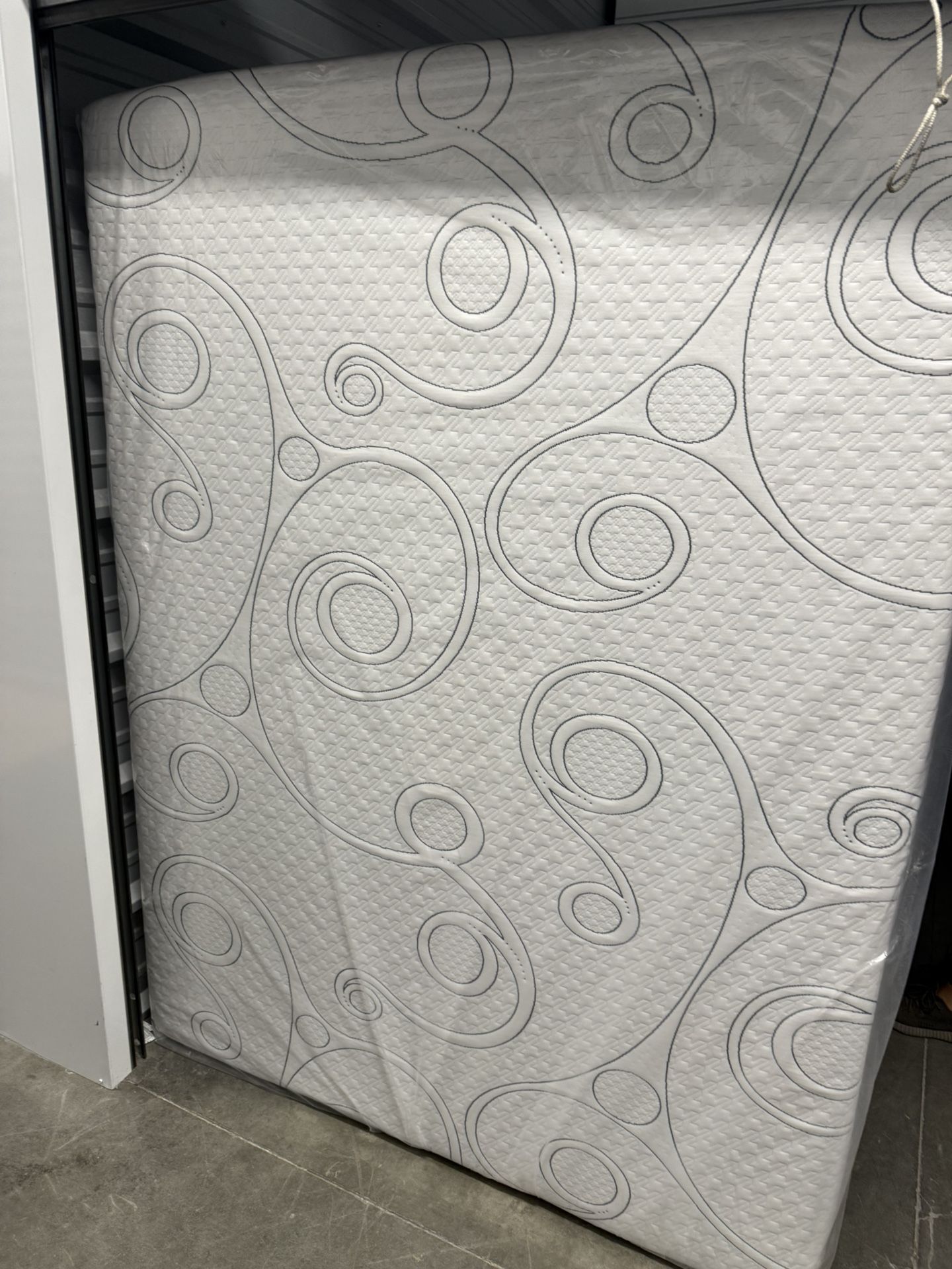 Queen Memory Foam Mattress Summer Sale