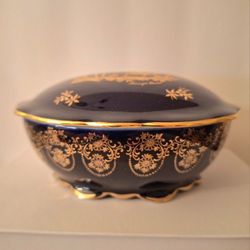 LIMOGES CASTEL 22K GOLD TRIM TRINKET BOX