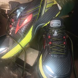 Brooks Mens Adrenaline GTS 7 Size 9.5D