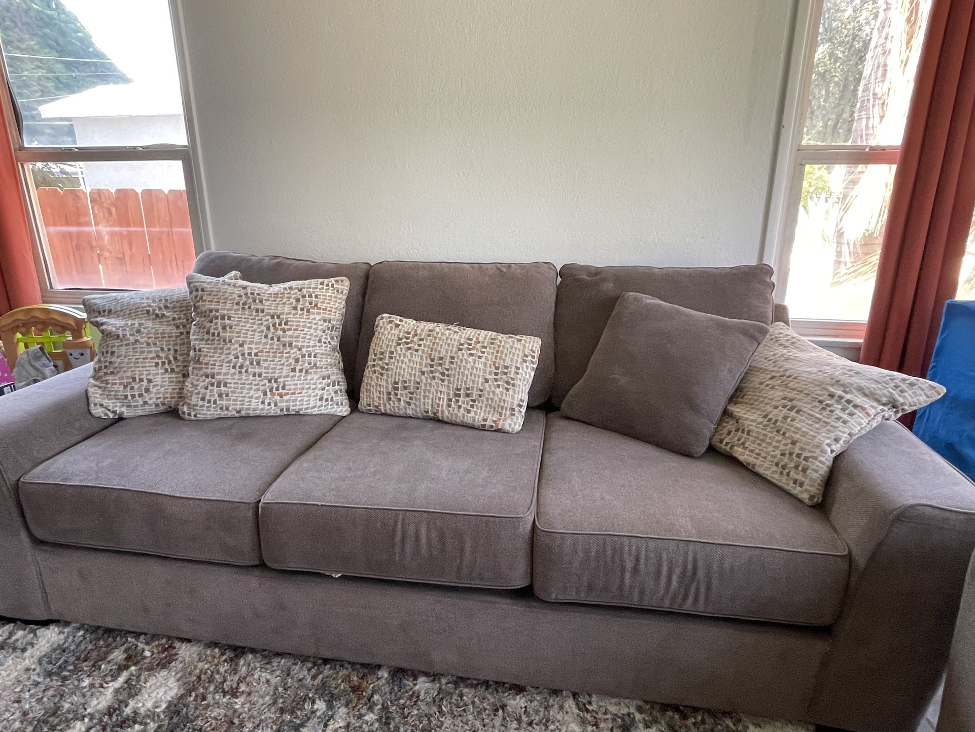 Living spaces Sofa set